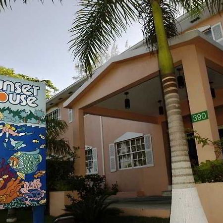 Sunset House Hotel George Town Exterior photo